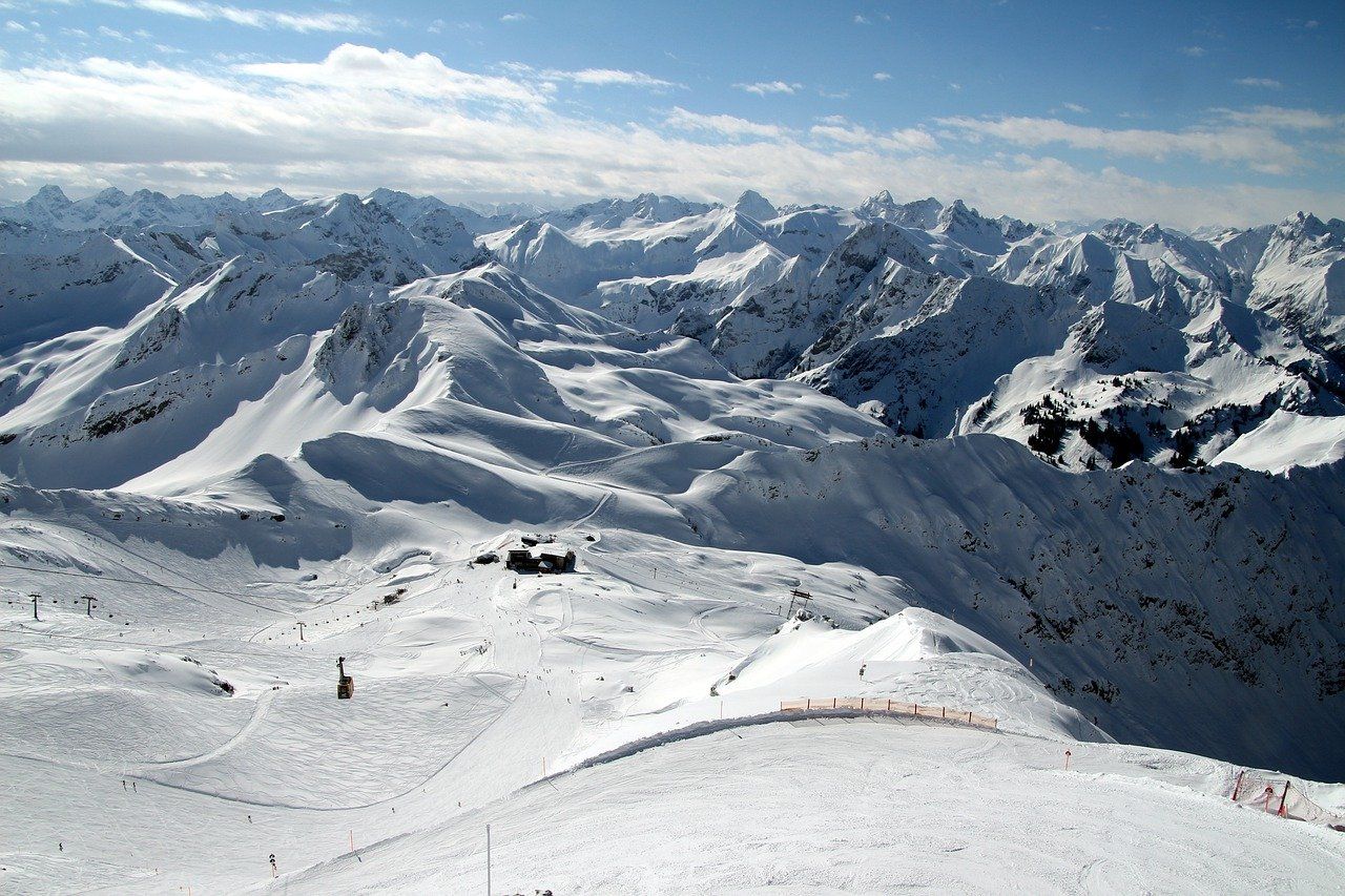 Nebelhorn-Oberstdorf ski resort: hotels near, piste map, ski pass