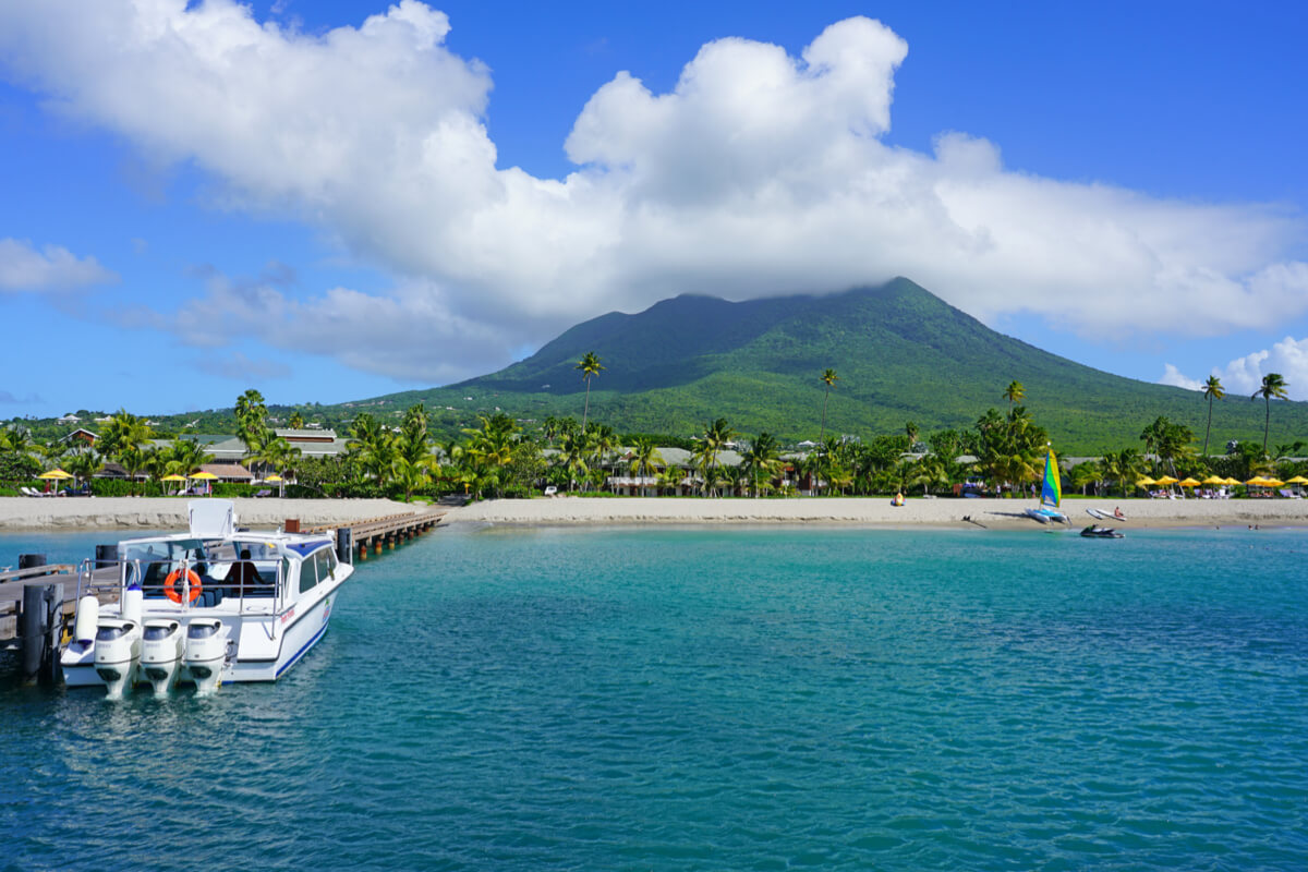 Pinney's beach, Saint Kitts and Nevis